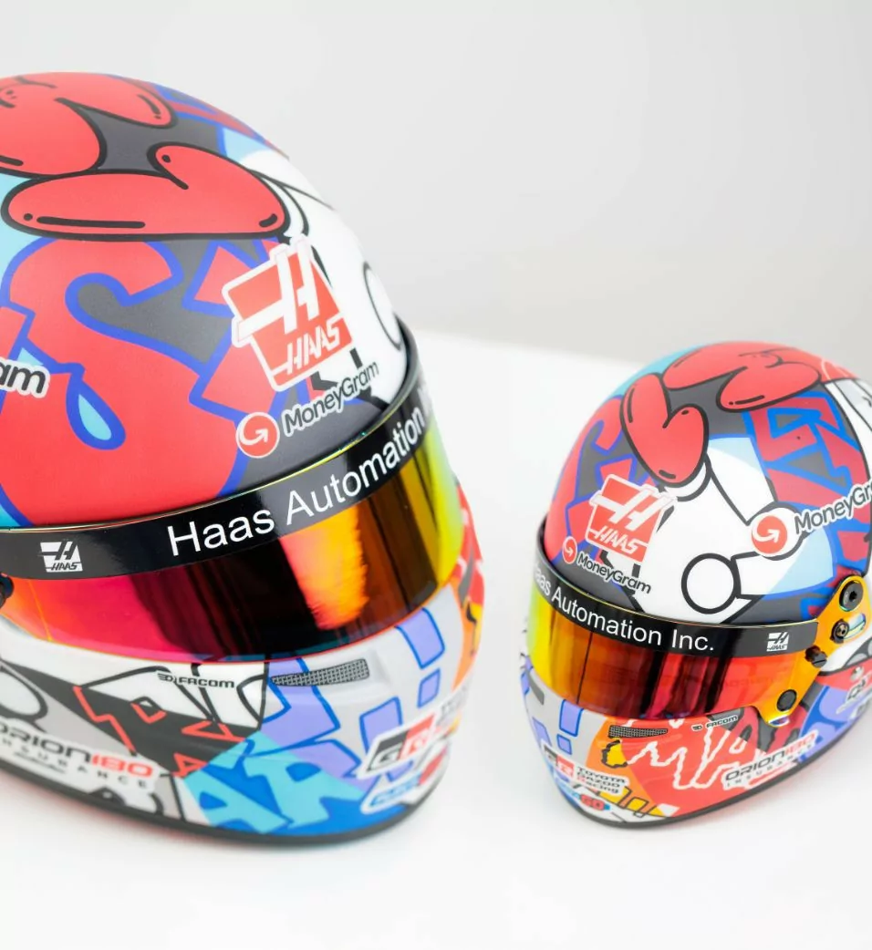 ESTEBAN OCON X RICHARD ORLINSKI MINI HELMET 1:2